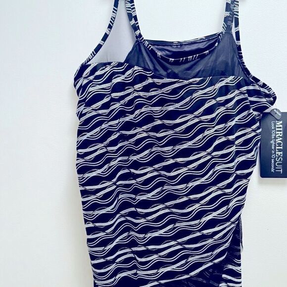 MIRACLESUIT Plus Size Linked In Mirage Underwire Tankini Top swimsuit - Picture 9 of 12